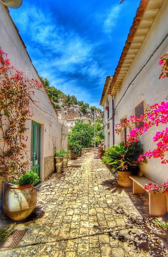 Lilibeth Houses - Charming & Lovely Views Scicli Holiday home
